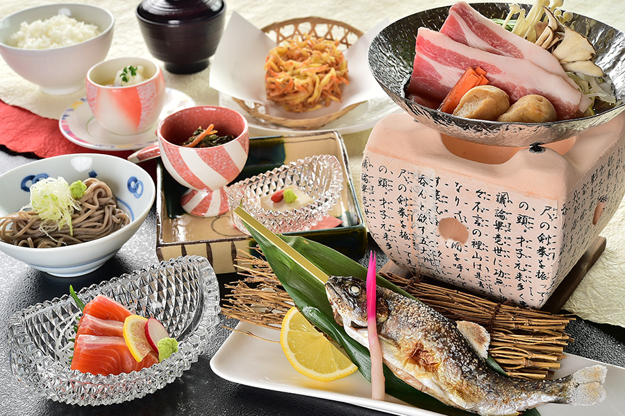 Traditional Japanese dinner (Kaiseki style)